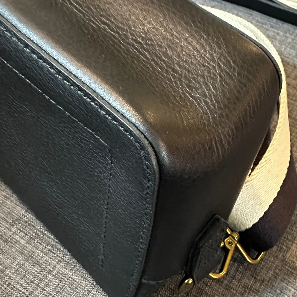 Madewell Transport Camera Bag - Picture 10 of 16